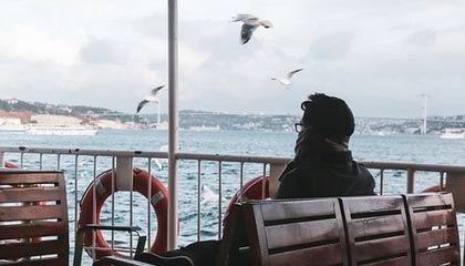 《寂静岭 f》拥有恐怖作品中最狰狞且深刻的蜕变之一